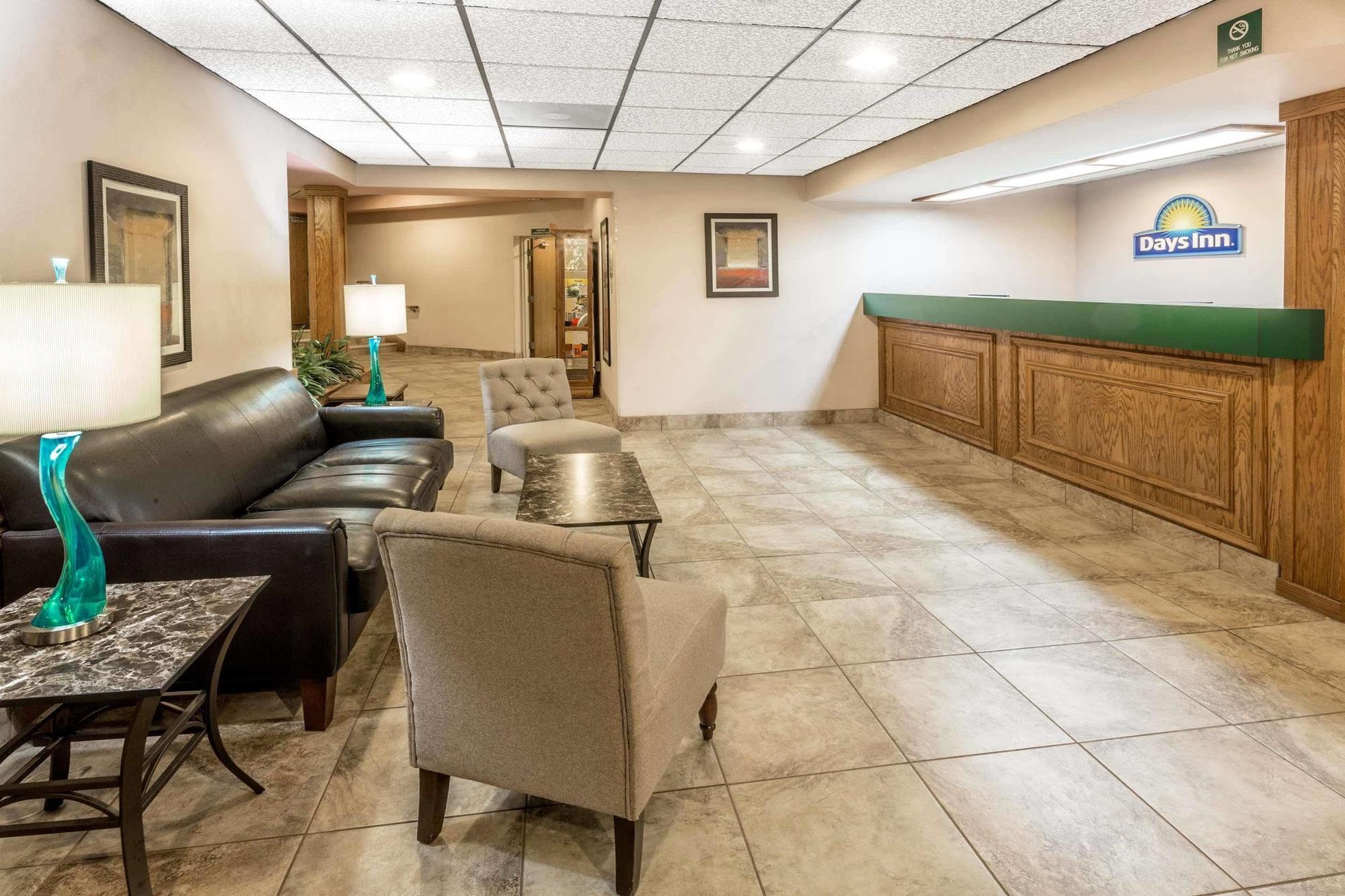 Days Inn By Wyndham Tiffin Exterior foto
